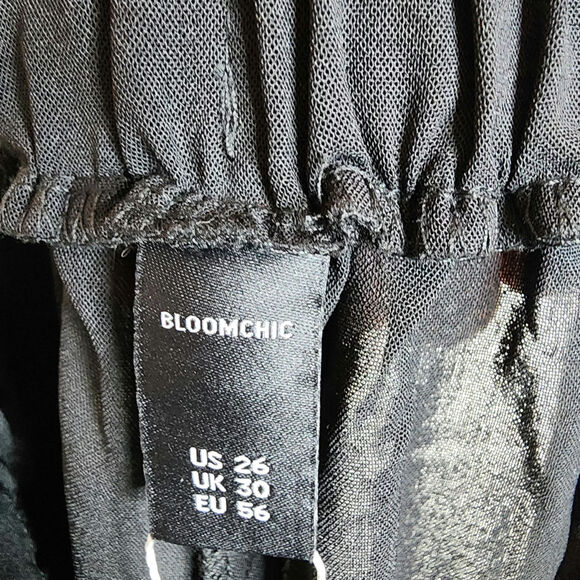 BloomChic Plain Pocket Laser Cut Pants, NWT, Size 26 - Picture 6 of 7